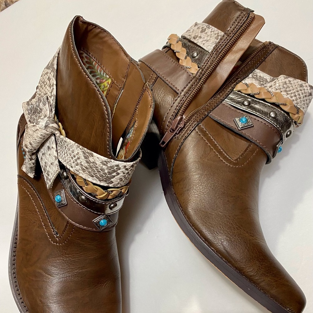 Miranda Lambert Western Bootie - Picture 3 of 11